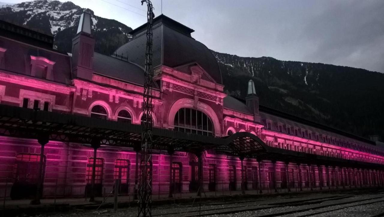 Acogedor Y Calido Apartamento Con Vistas A La Montana Canfranc Kültér fotó